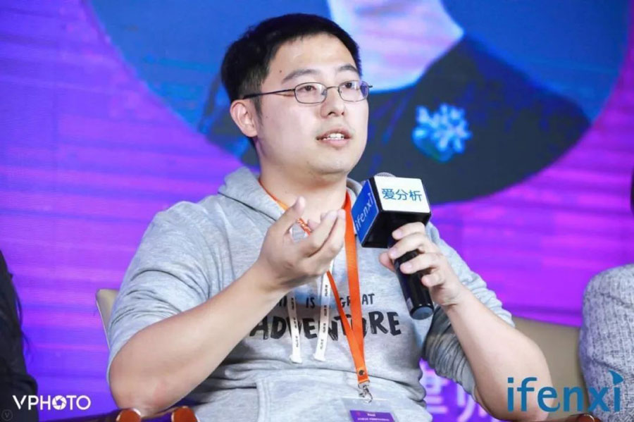 (西瓜创客联合创始人钟鸣老师发言)而风口之下,在线教育行业也会面临